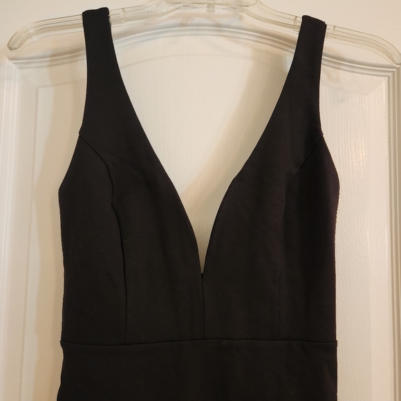LULU'S PLUNGING WIRE NECKLINE BODYCON DRESS SZ MEDIUM - Picture 3 of 8
